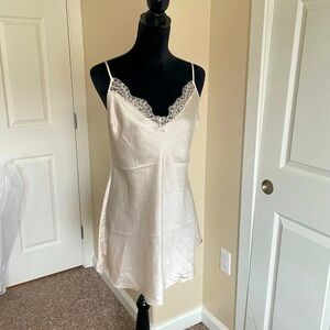 vintage victoria secret ivory slip size large